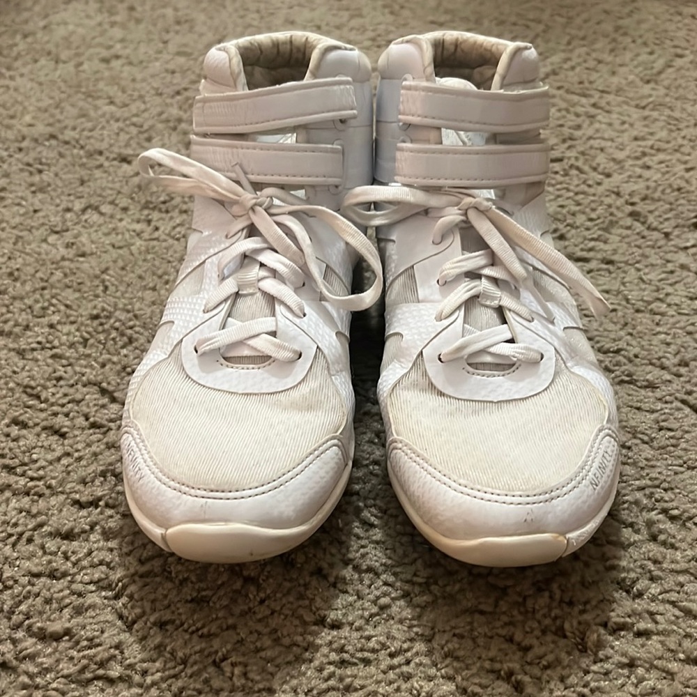Nfinity Beast Mid-Top Cheer Shoes
